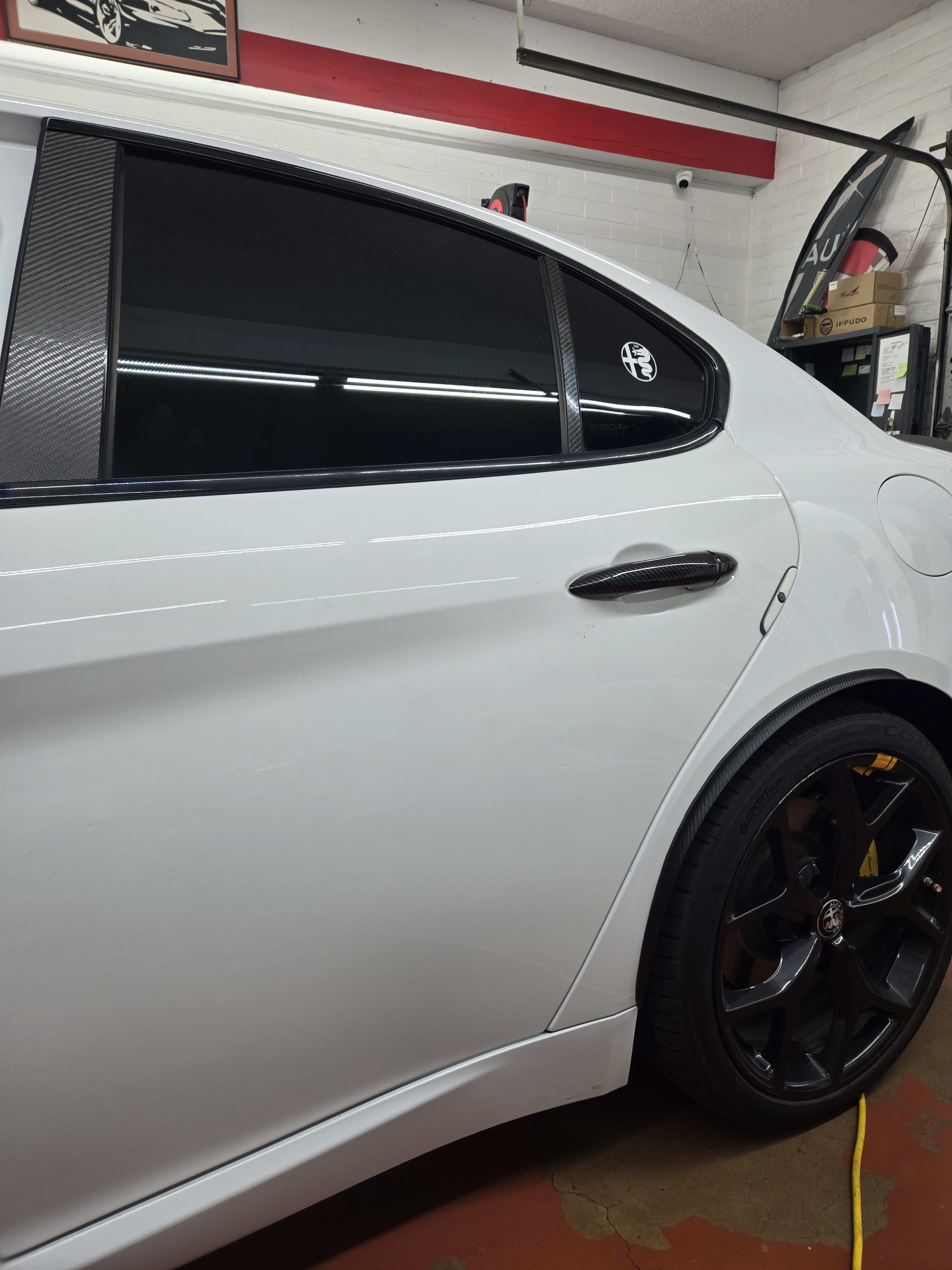 White Alfa Romeo Giulia, side glass