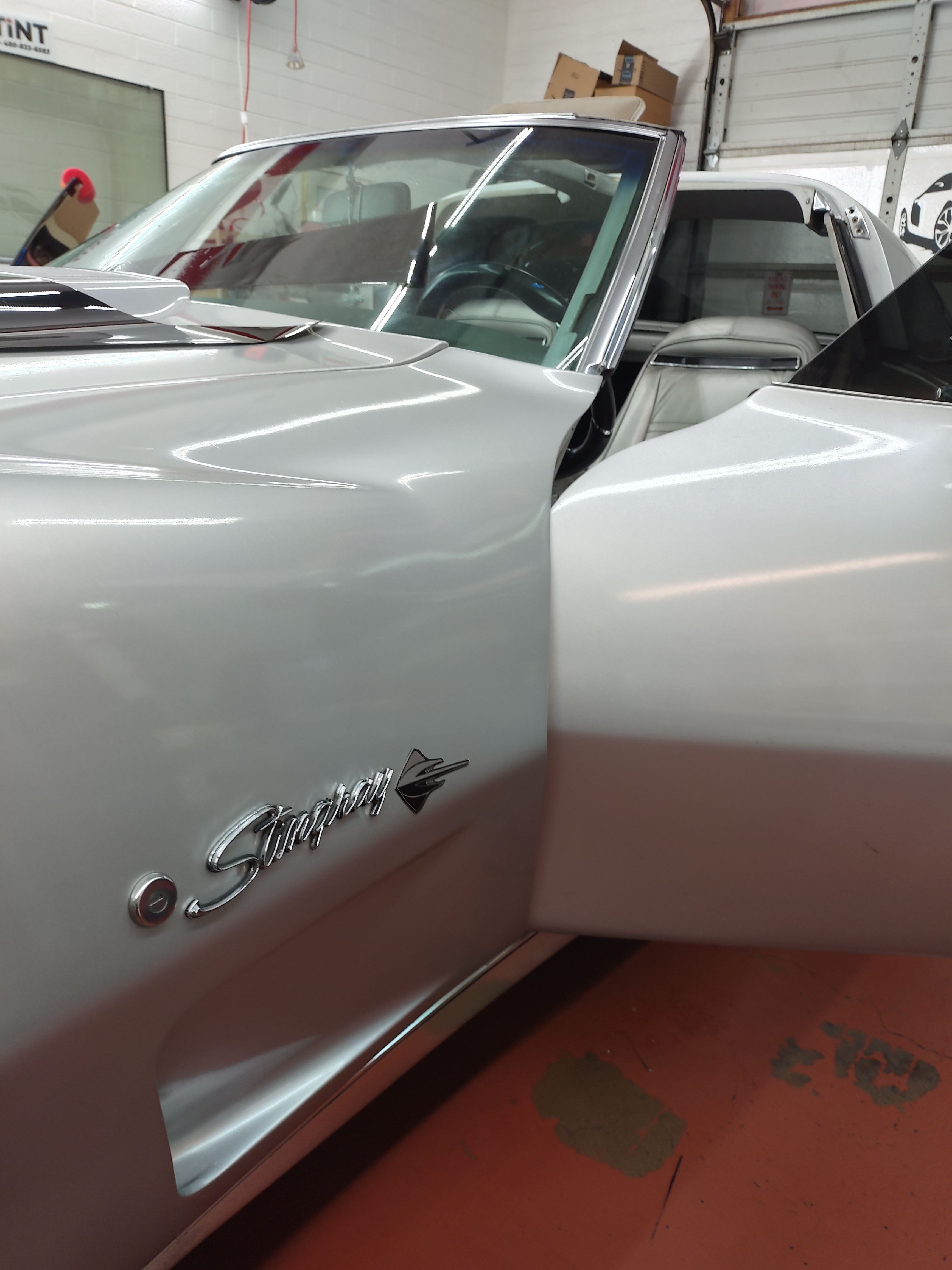 White Chevy Corvette Stingray, side glass