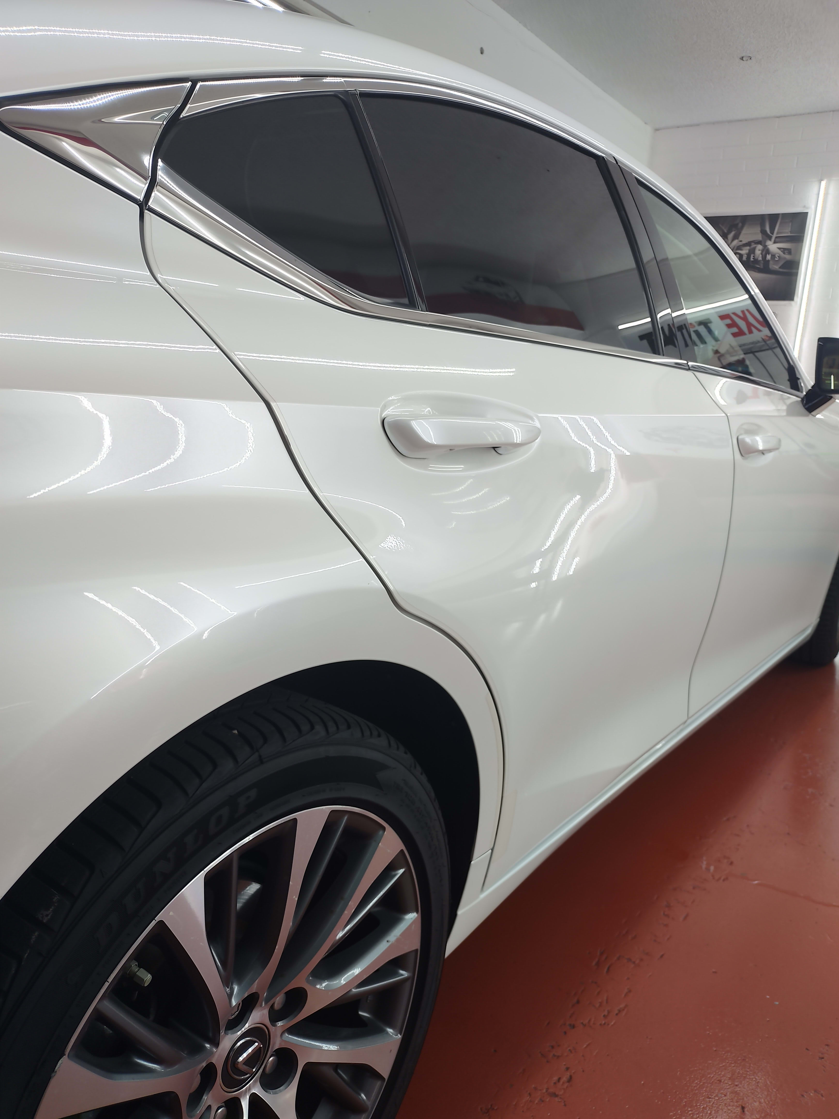 White Lexus ES, side glass