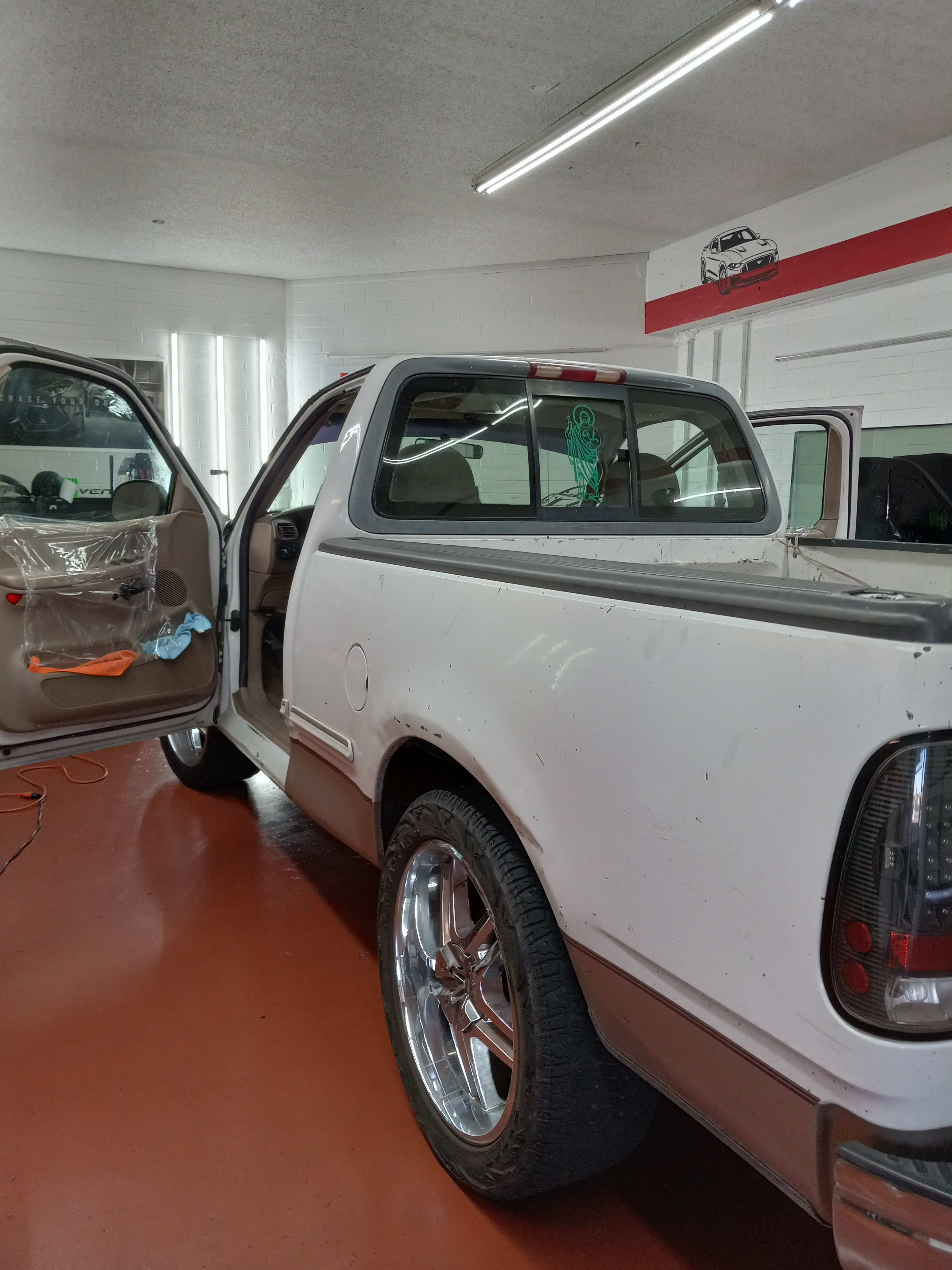 White Ford F-150, rear three-quarter