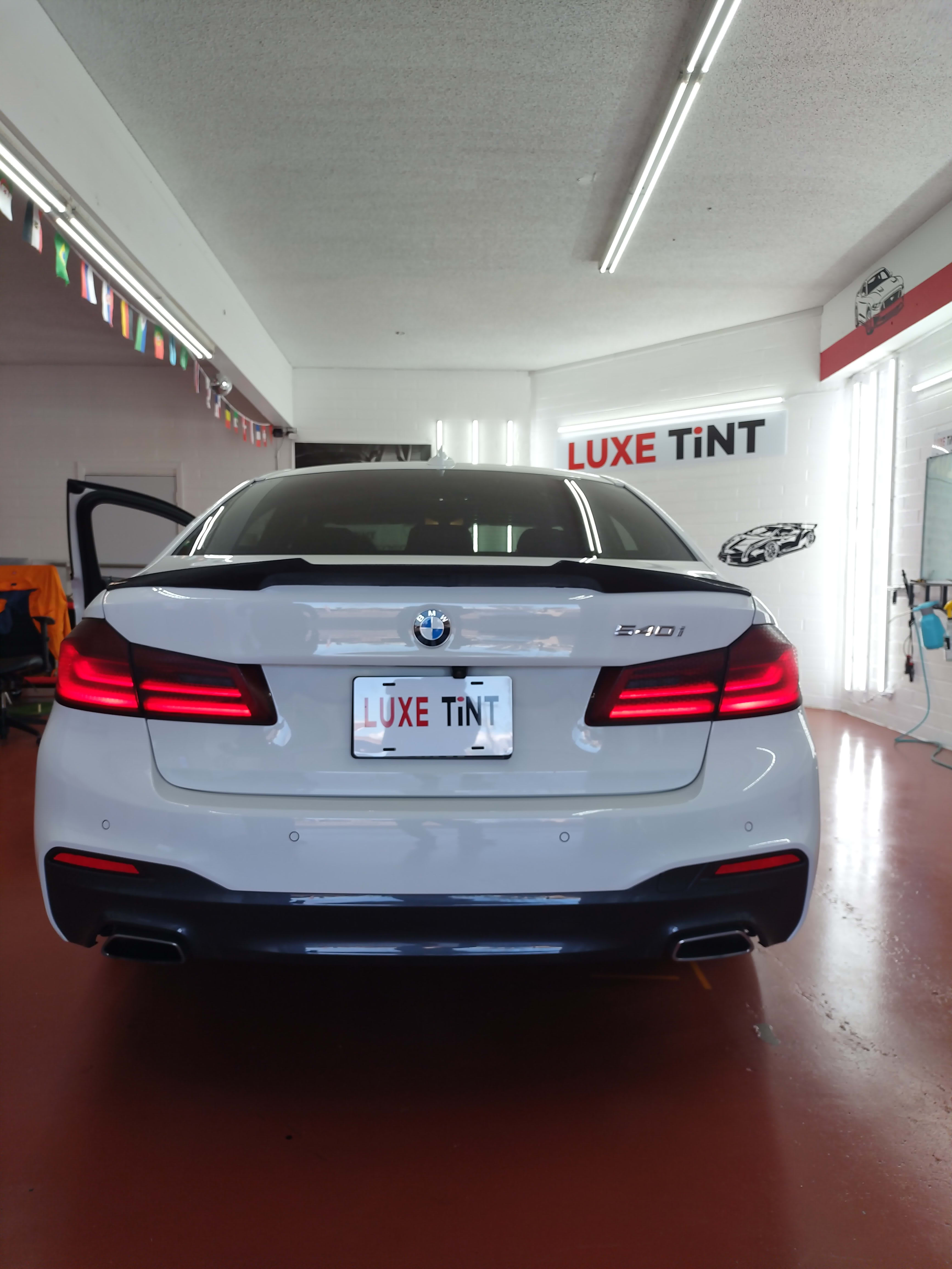 BMW 540i, rear view